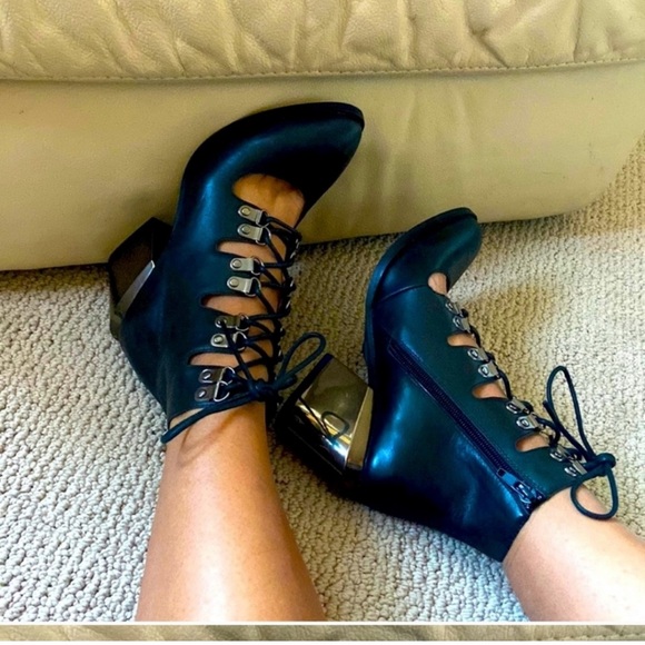 Rare Jeffrey Campbell lace up bootie - Picture 2 of 2